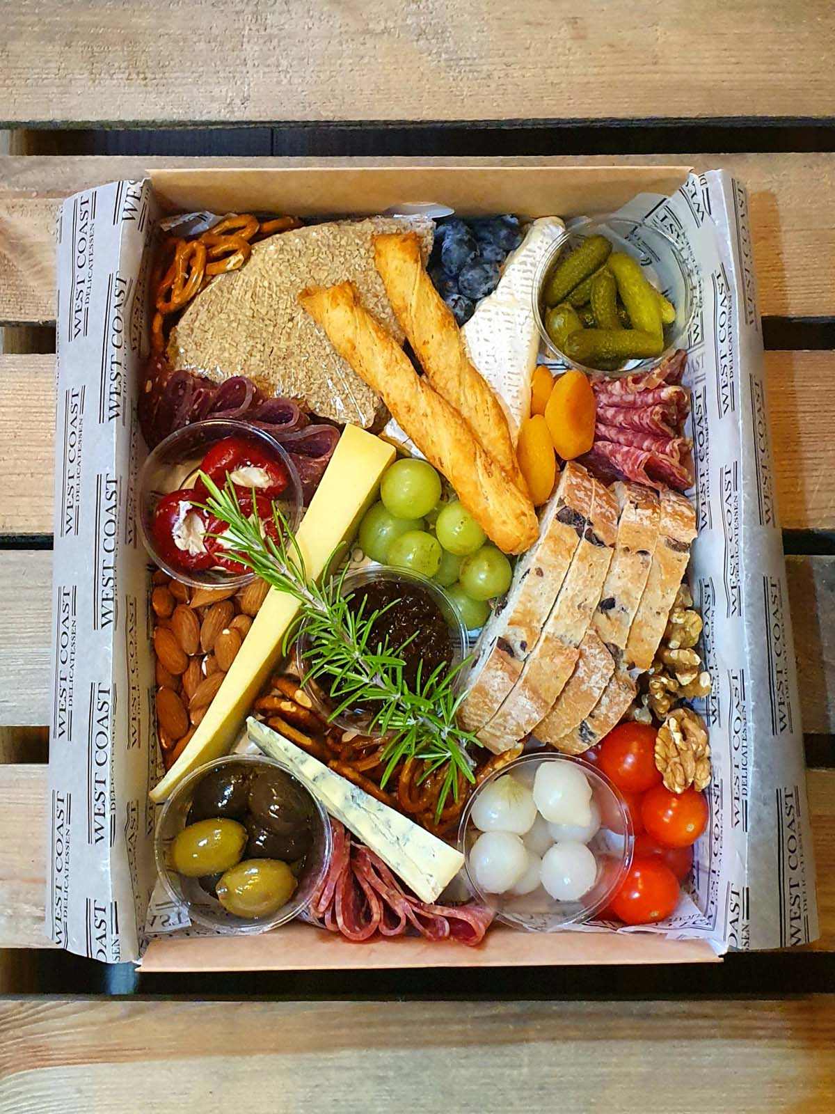 Gourmet grazing box, Ullapool Scotand, mlounch dinner picnic